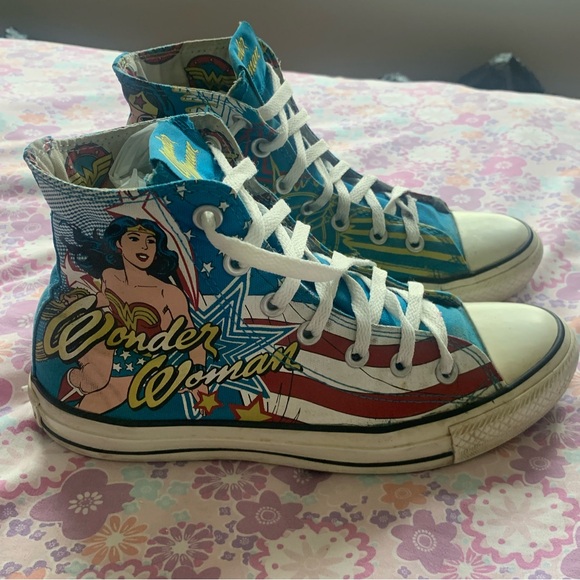 Converse Shoes - DC Comics Wonder Woman collaboration Hi Top Converse size 8